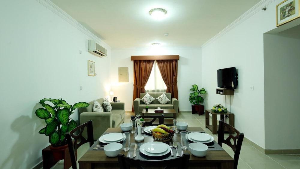 La Villa Inn Hotel Apartments Доха Екстериор снимка
