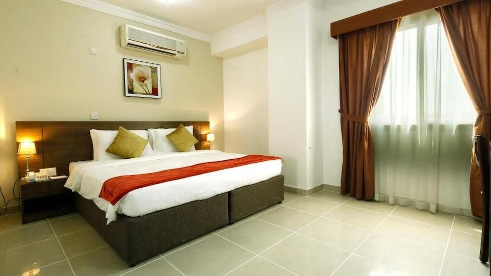 La Villa Inn Hotel Apartments Доха Екстериор снимка