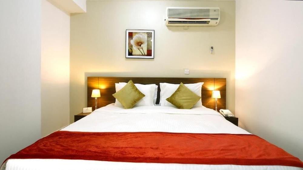 La Villa Inn Hotel Apartments Доха Екстериор снимка