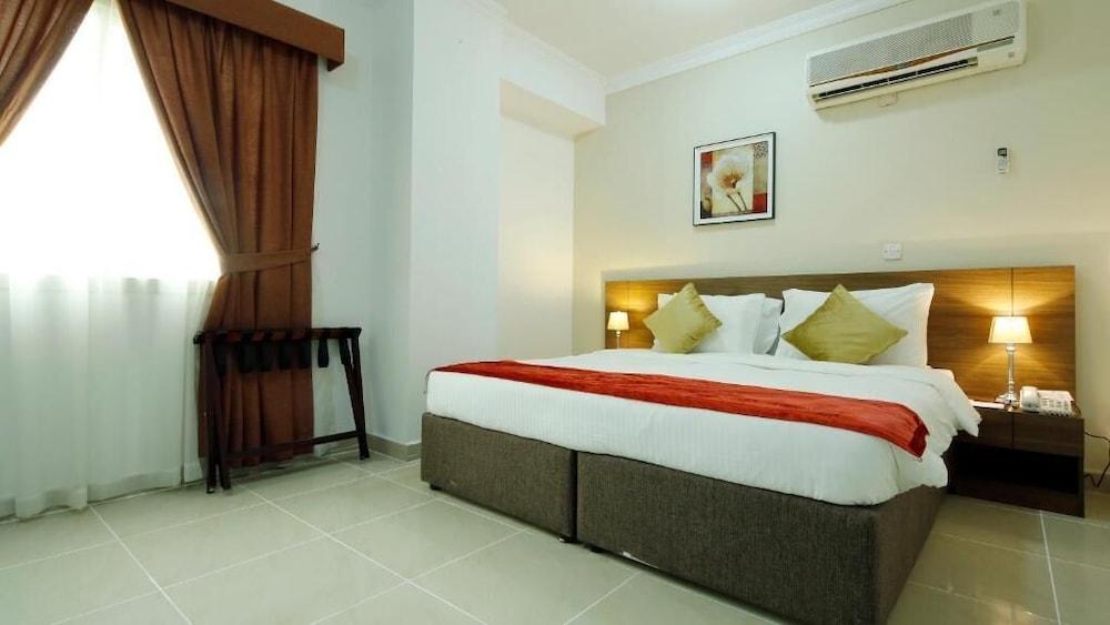 La Villa Inn Hotel Apartments Доха Екстериор снимка