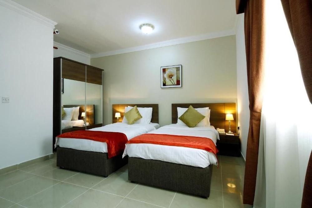 La Villa Inn Hotel Apartments Доха Екстериор снимка