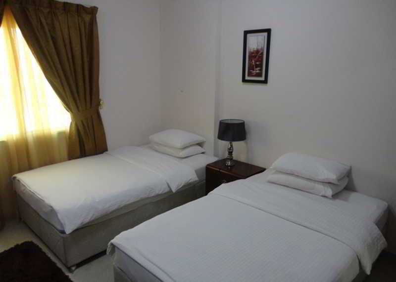 La Villa Inn Hotel Apartments Доха Екстериор снимка