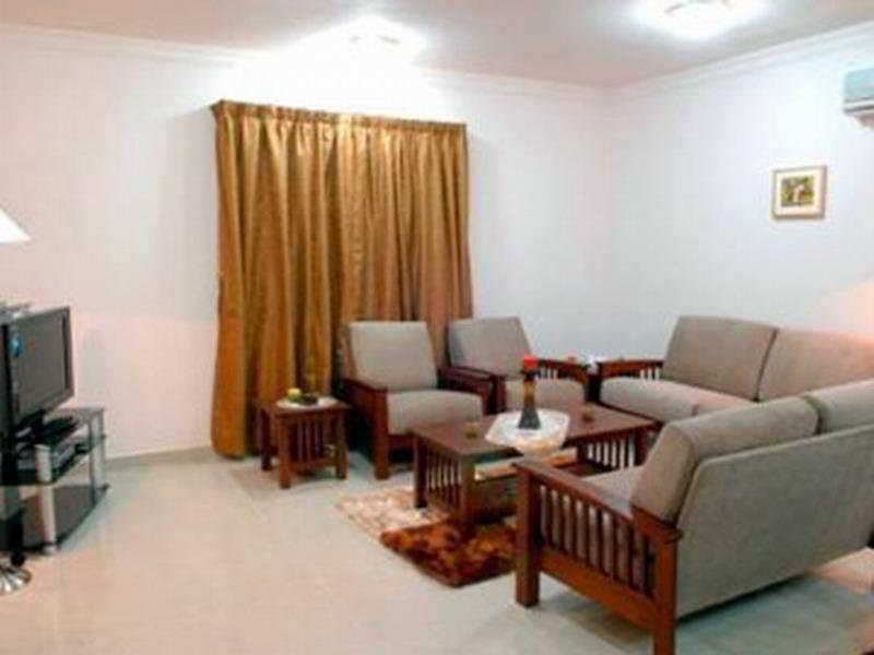 La Villa Inn Hotel Apartments Доха Стая снимка