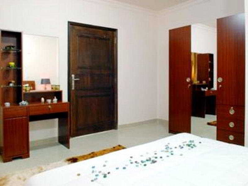 La Villa Inn Hotel Apartments Доха Стая снимка