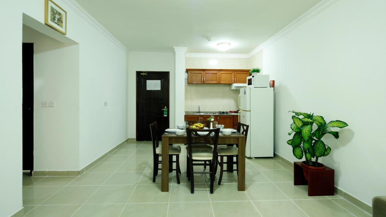 La Villa Inn Hotel Apartments Доха Екстериор снимка