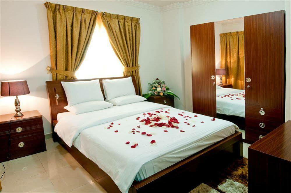 La Villa Inn Hotel Apartments Доха Екстериор снимка