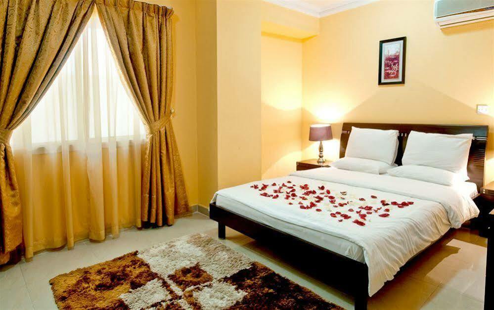 La Villa Inn Hotel Apartments Доха Екстериор снимка
