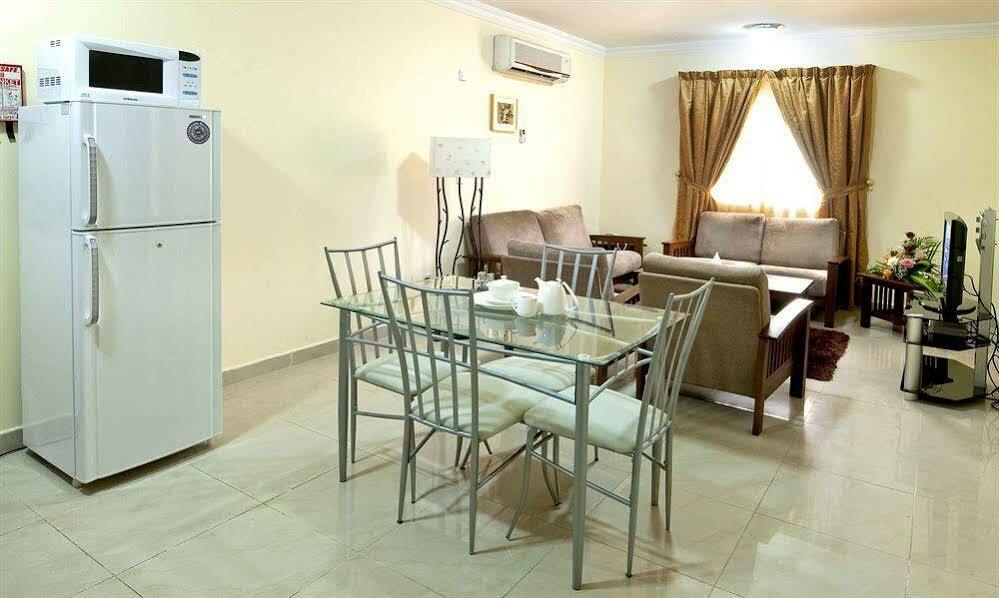 La Villa Inn Hotel Apartments Доха Екстериор снимка